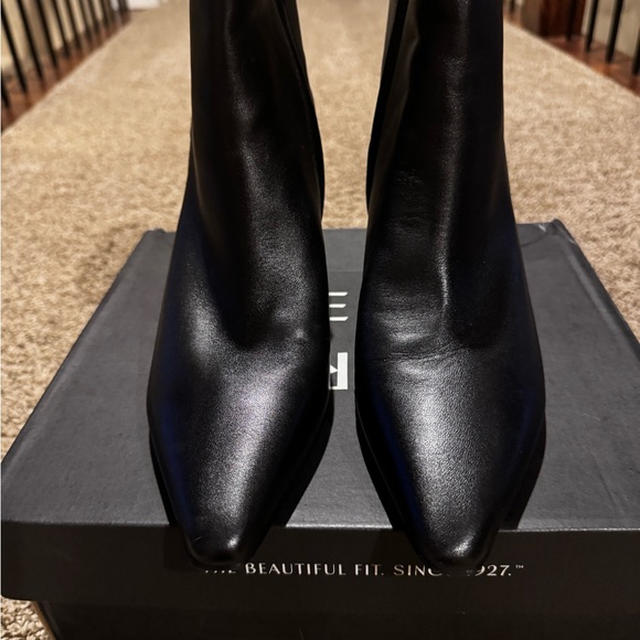 Naturalizer Deesha Black Bootie - Picture 4 of 6